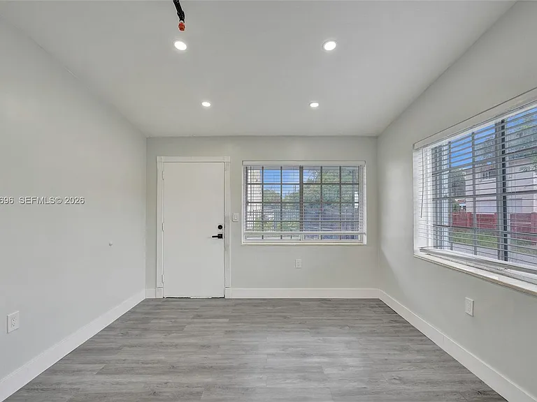 1085 NE 126th St #3 — Photo 9