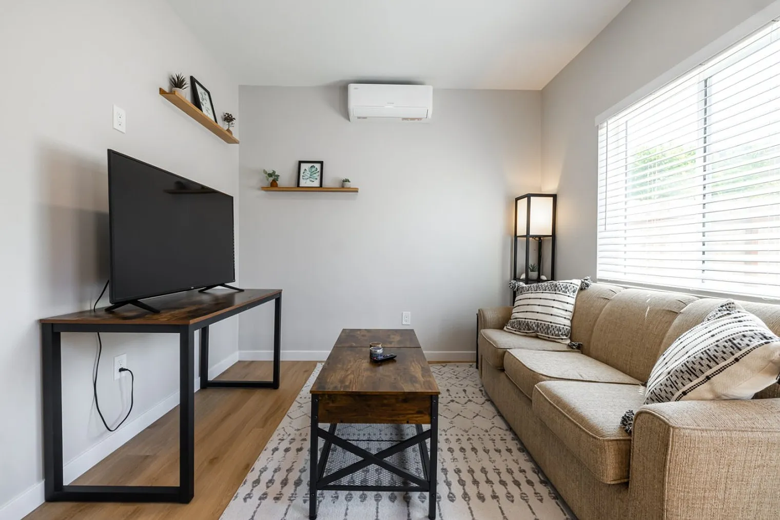 1 bed, 1.0 bath, 430 sqft, $4,290 — Photo 4