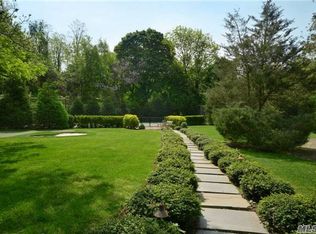 211 Sands Point Rd, Port Washington, NY 11050