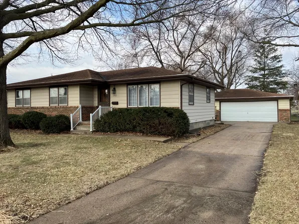 1302 SE Bel Aire Rd, Ankeny, IA 50021