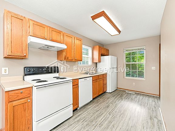 5th image of 7233 Bernard Ave