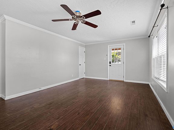 3rd image of 3204 Sansom Ave