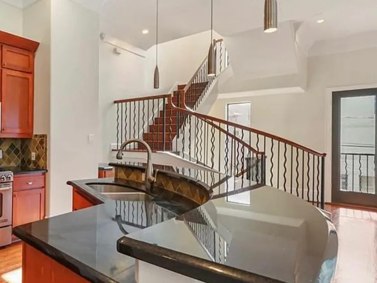 715 Reinicke St — Photo 10