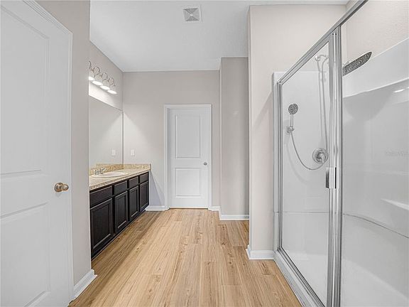 5th image of 1132 Roberta Rd