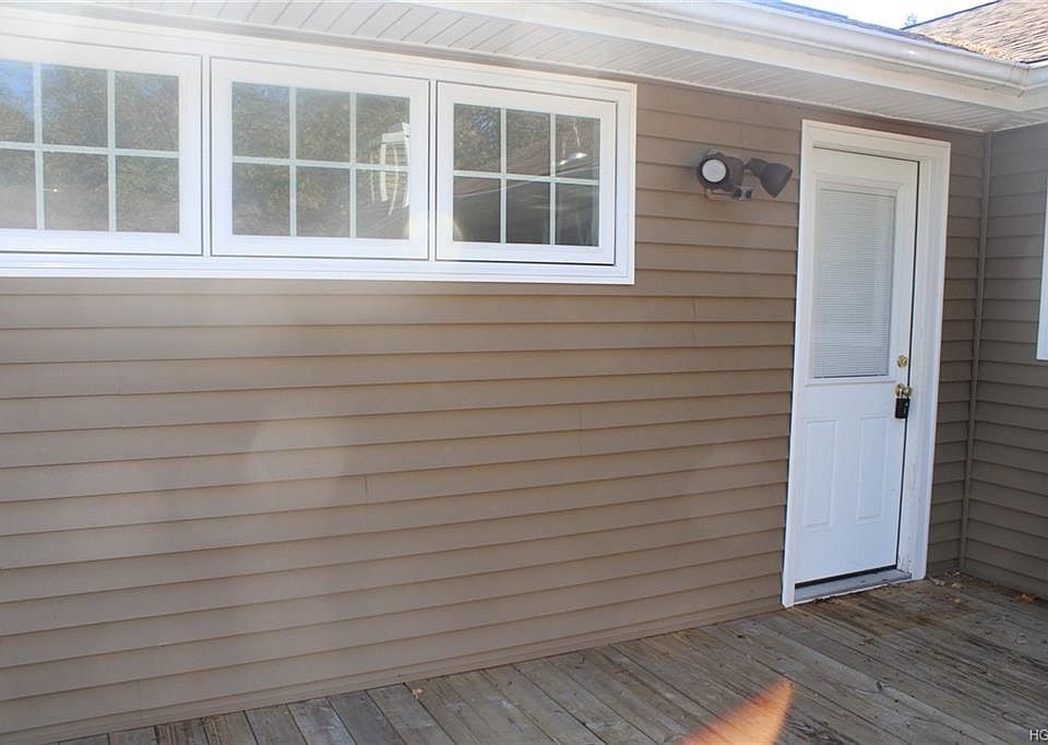 1st image of 18 Winding Ln