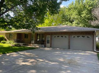 2536 Highland Dr, Gothenburg, NE 69138