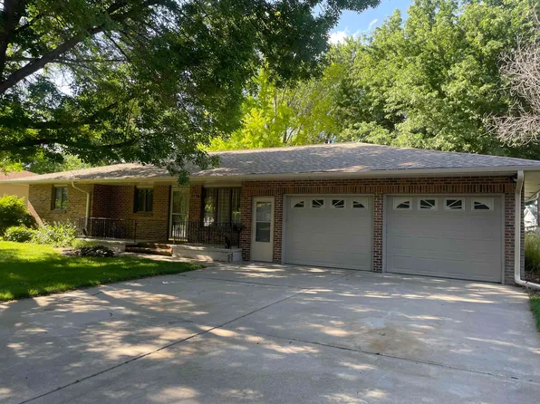 2536 Highland Dr, Gothenburg, NE 69138