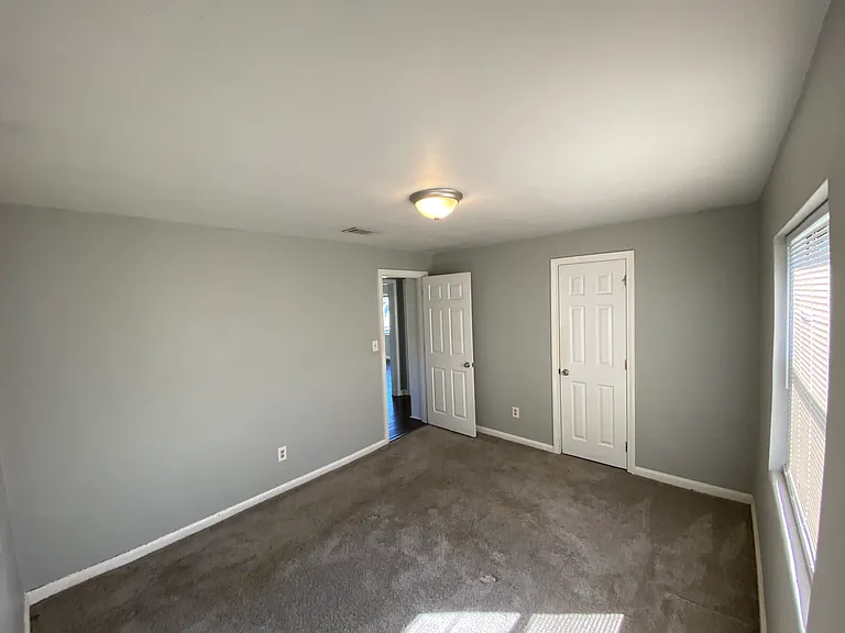 10 Ivanhoe Ave — Photo 6