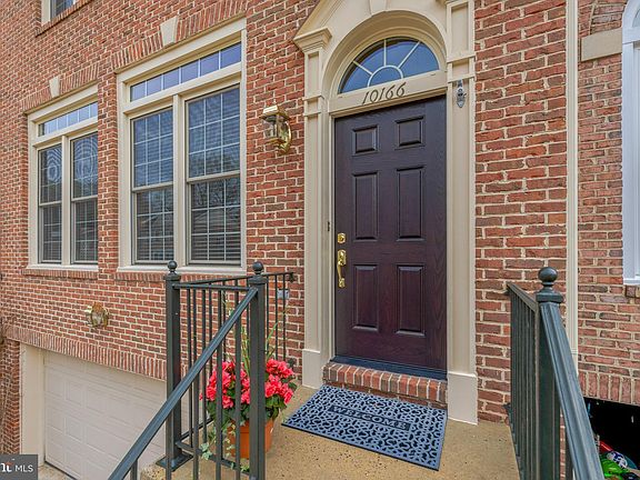 4th image of 10166 Castlewood Ln