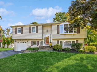 31 Southpark Dr, Garnerville, NY 10923