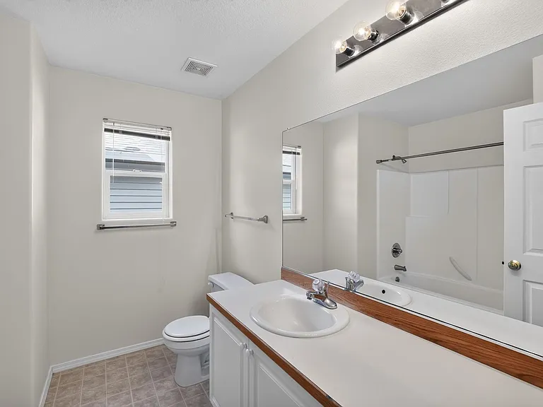 5146 NE Schoeler Cir — Photo 13