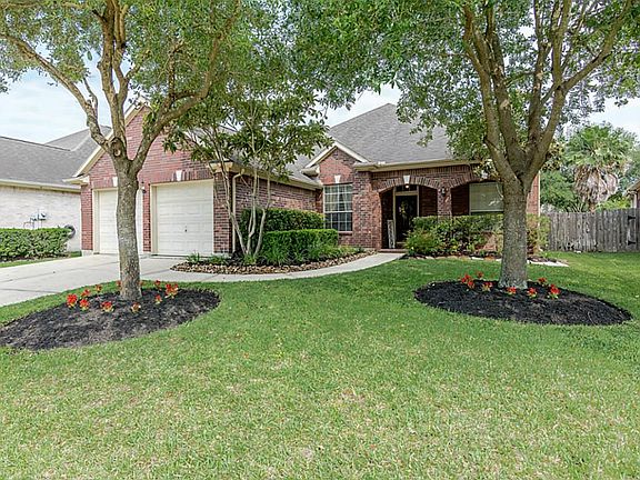 4th image of 15222 Chimney Hill Cir