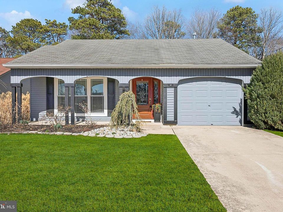 1st image of 20 Buxton Ct