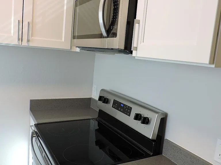 1317 W St #2 — Photo 8
