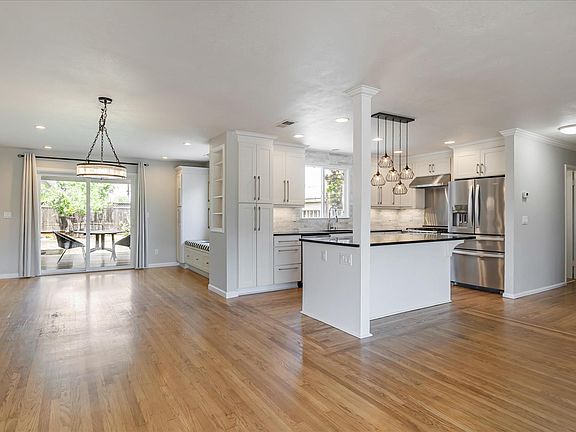 3rd image of 14361 Branham Ln