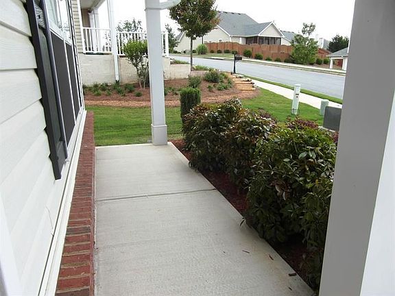 3rd image of 404 Leyland Dr