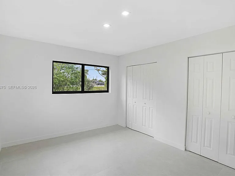 2230 N 62nd Ave — Photo 16