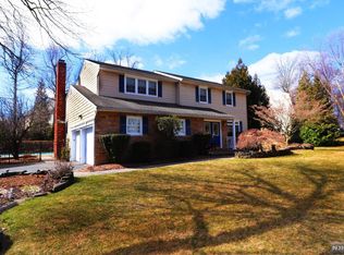 20 Colonial Heights Dr, Ramsey, NJ 07446