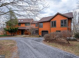 321 Island Green Farm Ln, Shepherdstown, WV 25443