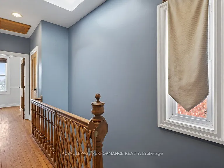 313 Lebreton St S — Photo 24