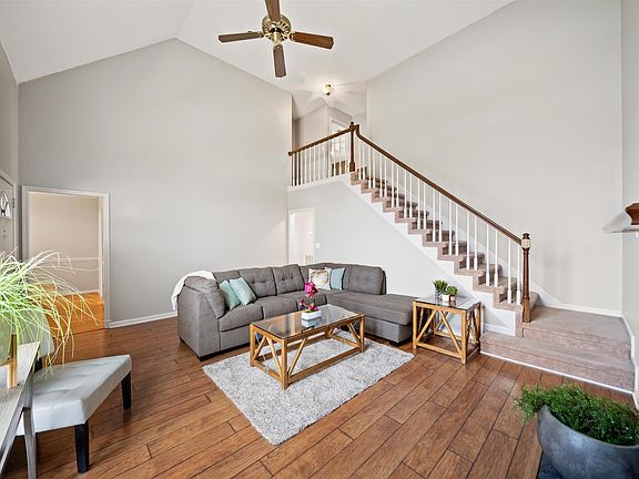 3rd image of 2208 Ladd Dr