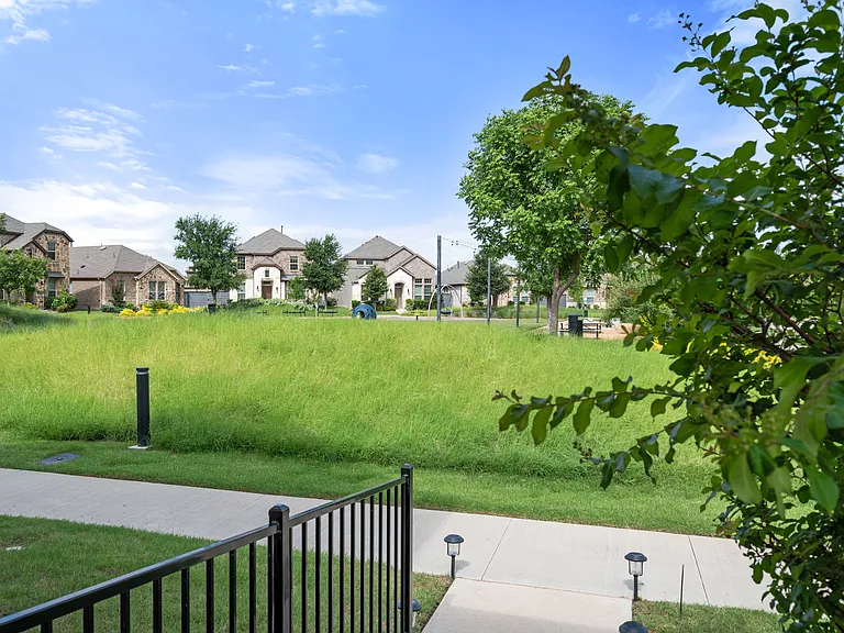 1716 Elise Ln — Photo 36