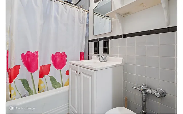 Sold by Douglas Elliman | media 21