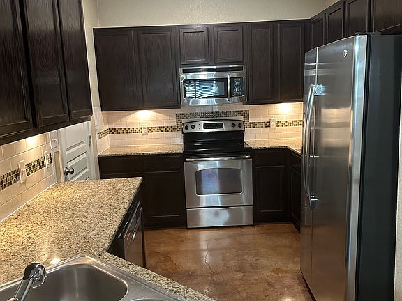 4th image of 2101 Pinckney Ct APT B