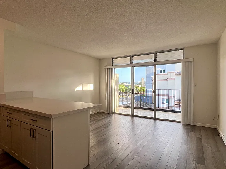 1914 University Ave #303 — Photo 2
