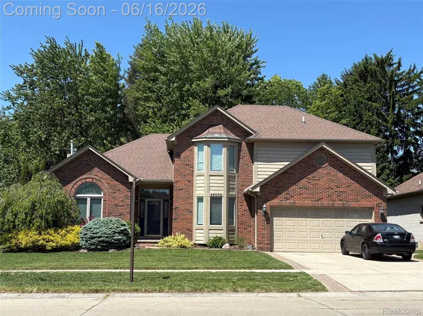 49033 Deerfield Park, Macomb, MI 48044