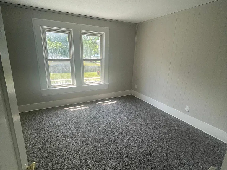 231 E Dewald St — Photo 7