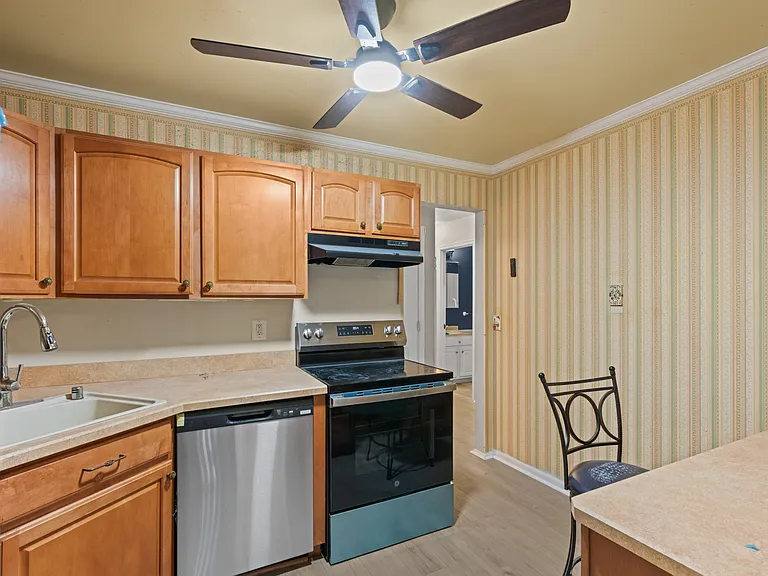 211 Crocker Dr #1-B — Photo 12