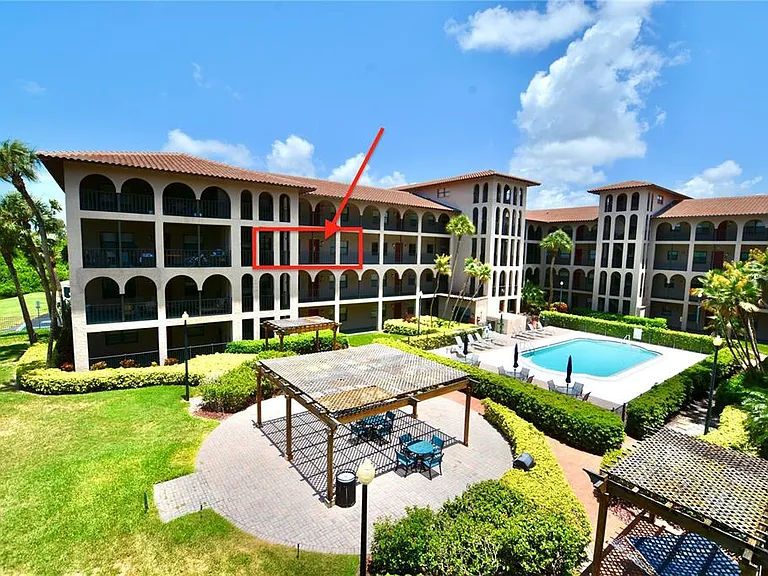 6150 Gulfport Blvd S — Photo 1