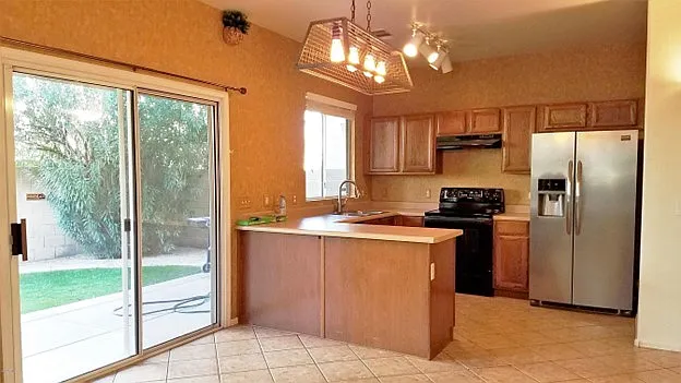 3 bed, 2.5 bath, 1874 sqft, $2,400 — Photo 2