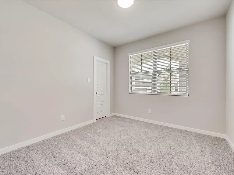 704 Summerberry Dr — Photo 14