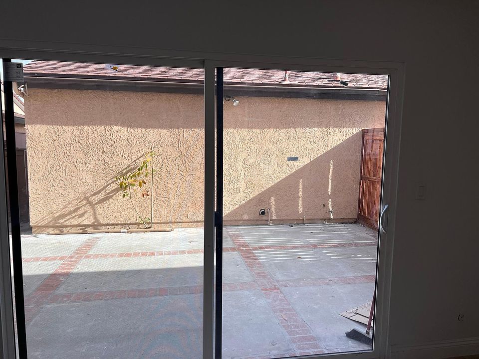 Family room patio sliding door towards enclosed patio and garage