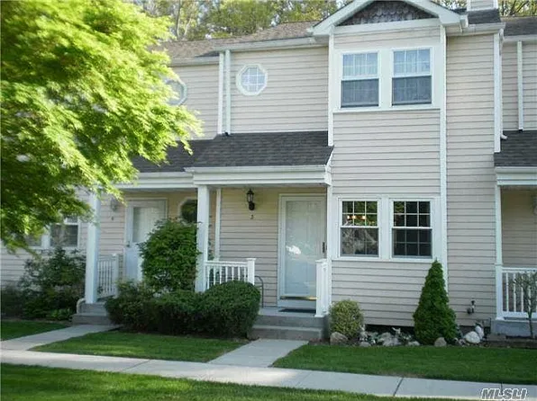 3 Kent Cmns, Yaphank, NY 11980
