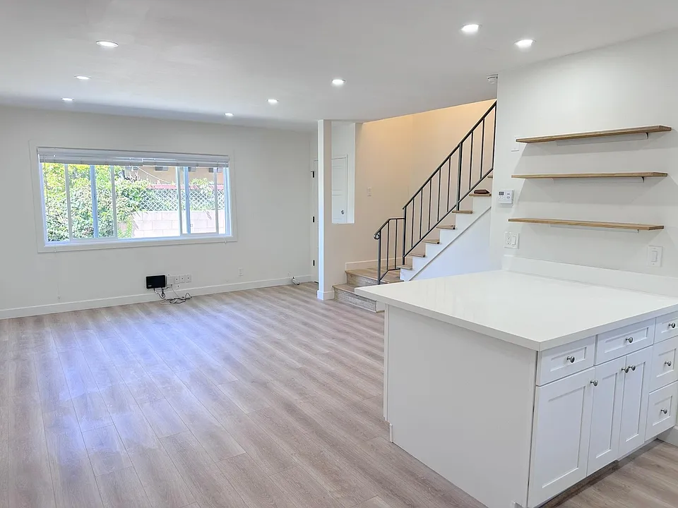Living Room & Kitchen Island