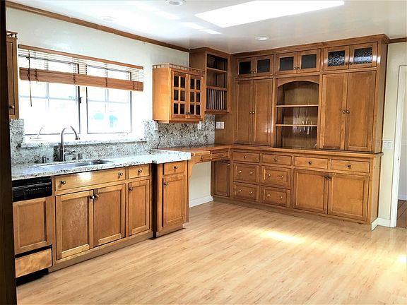 4th image of 811 Seale Ave