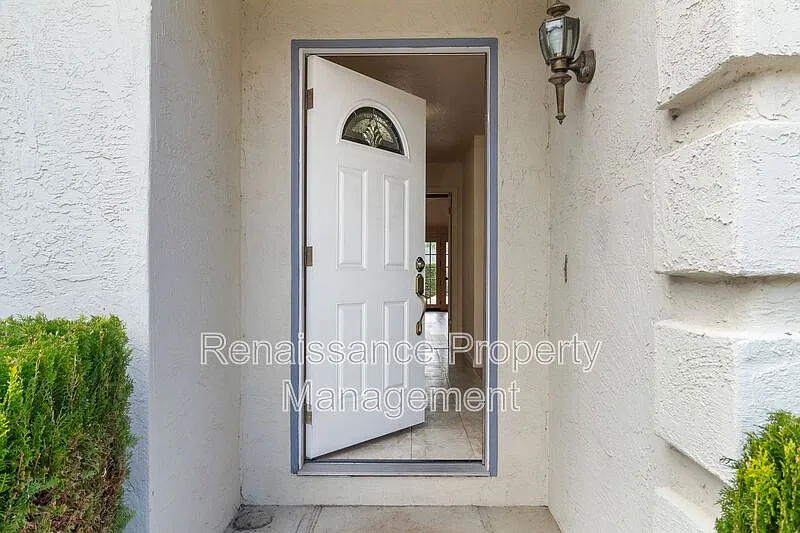 Building Photo - 677 Chardonnay Dr