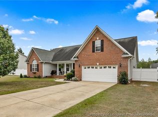 1924 Pineville Dr, Hope Mills, NC 28348