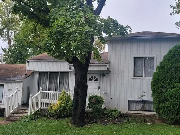 32 Duke Street, Deer Park, NY 11729