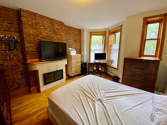 2nd image of 481 12th St APT 2C