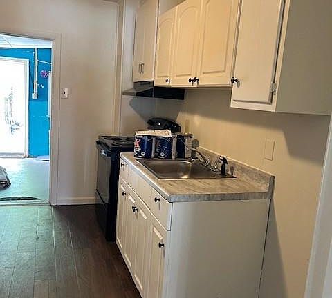 2nd image of 100 E 6th St #1