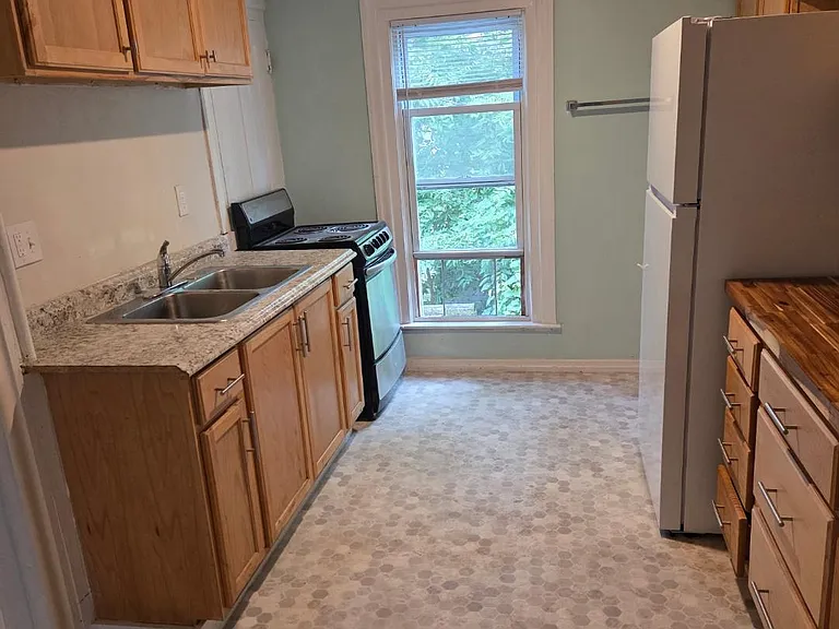 524 N Walnut St #2 — Photo 3