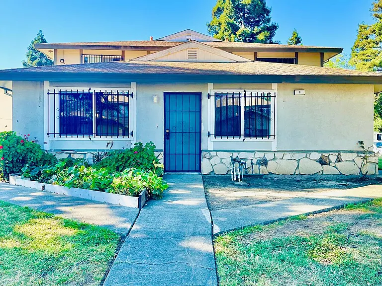 1 La Pera Ct — Photo 1