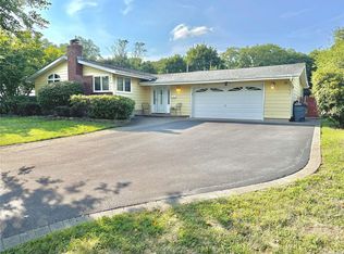 70 Lauren Ave, Dix Hills, NY 11746