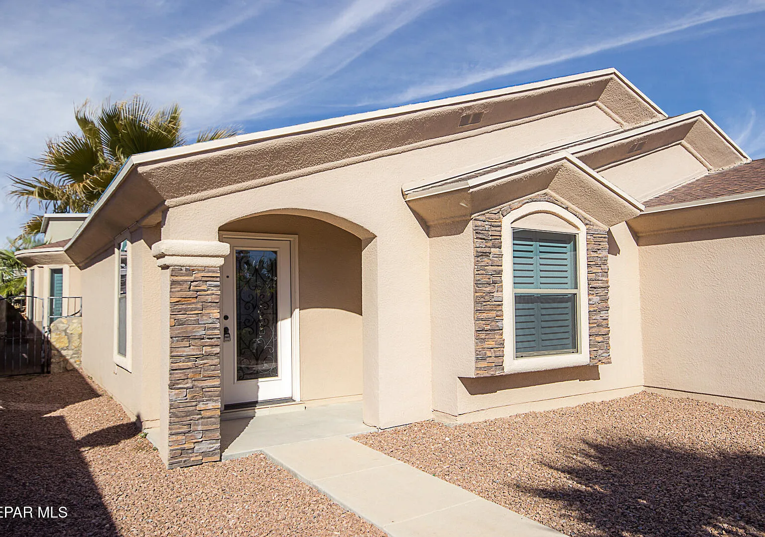 4 bed, 2.0 bath, 1552 sqft, $1,700 — Photo 2