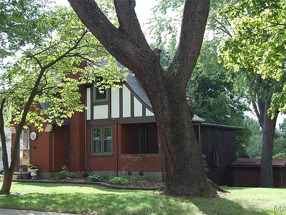 2nd image of 324 W 6th St