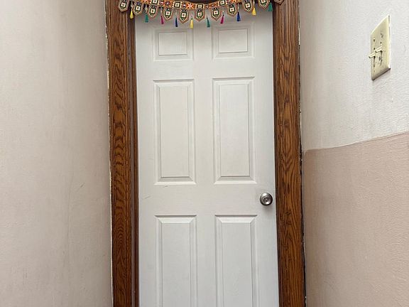4th image of 28 Zabriskie St #2